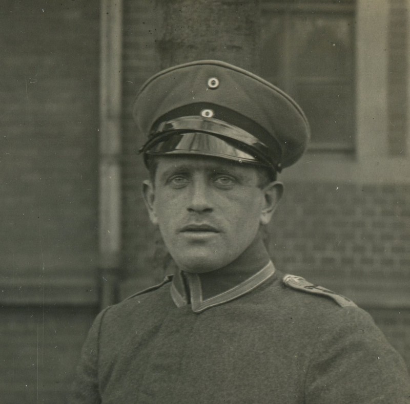 Bluhm, Ernst jr.